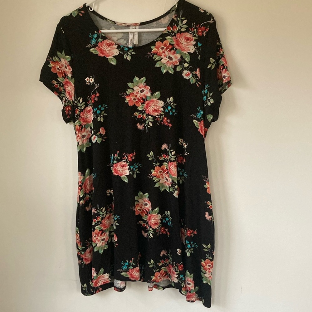 Women’s black floral top size 3x
